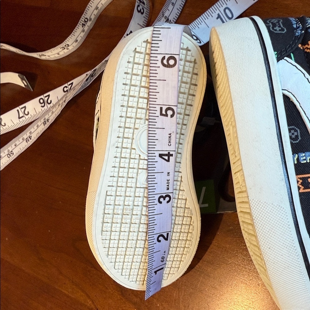 George Black Game-Themed Kids Sneakers Size 7 - Picture 9 of 9